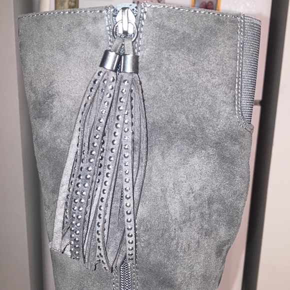 PRE-LOVED WONDER NATION SIZE 3 GREY TASSLE ZIPPERED BOOTS - Picture 2 of 12